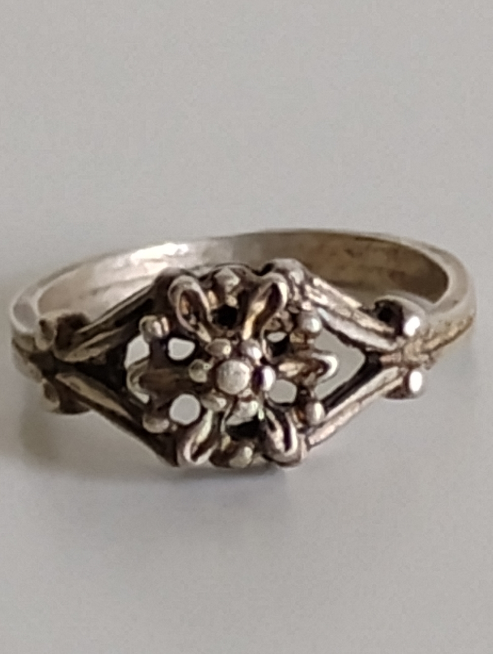 Silver-Tone Floral Filigree Ring Size 5